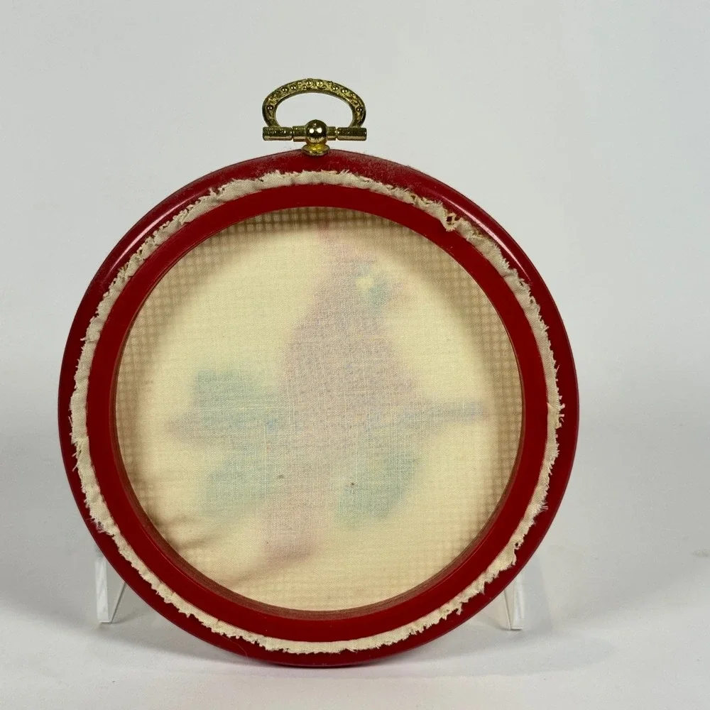 Vintage Cardinal Needlepoint Wall Hanging‎ Red Plastic Hoop Framed Bird Decor
